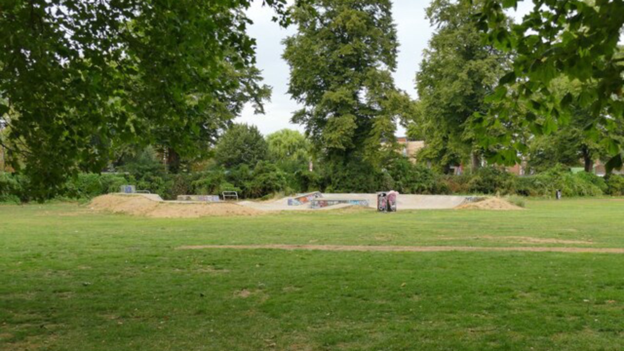 Jesus Green Skatepark: Skatepark on Jesus Green