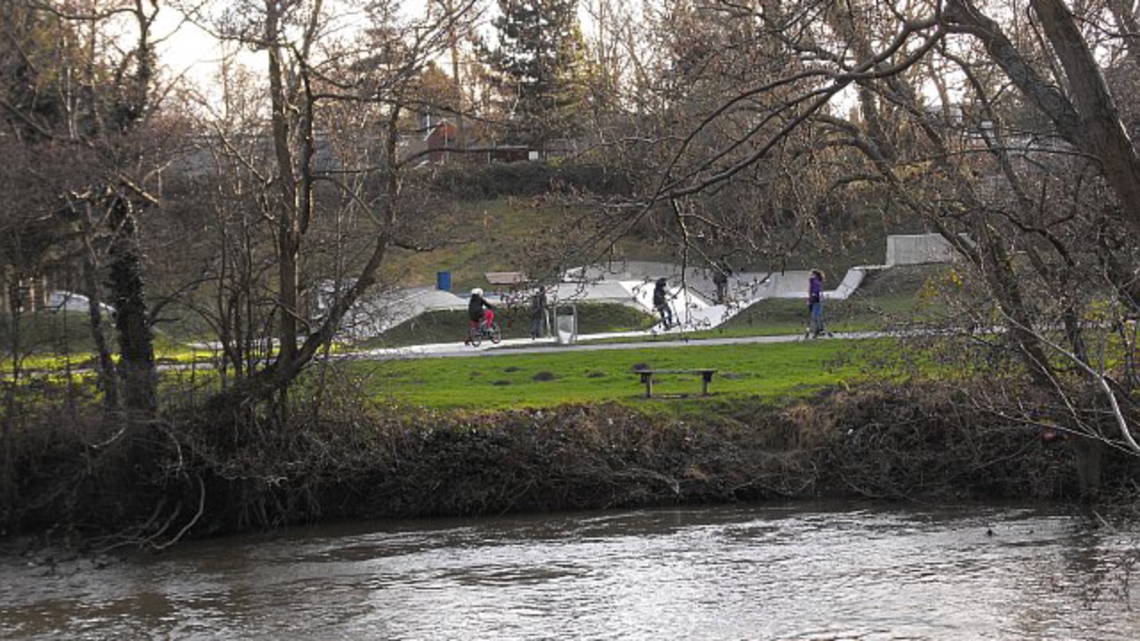 Skatepark: Riverside skate park