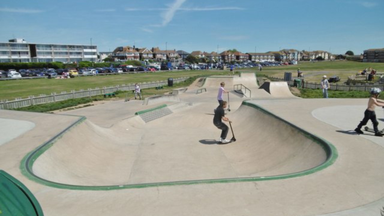 Lancing Beach Green Skatepark: Lancing, skatepark