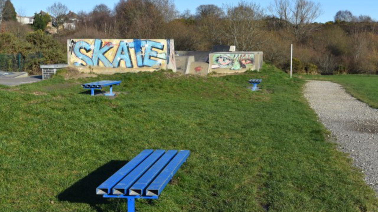 Skatepark: Skate park and blue benches in Bourne Valley Park