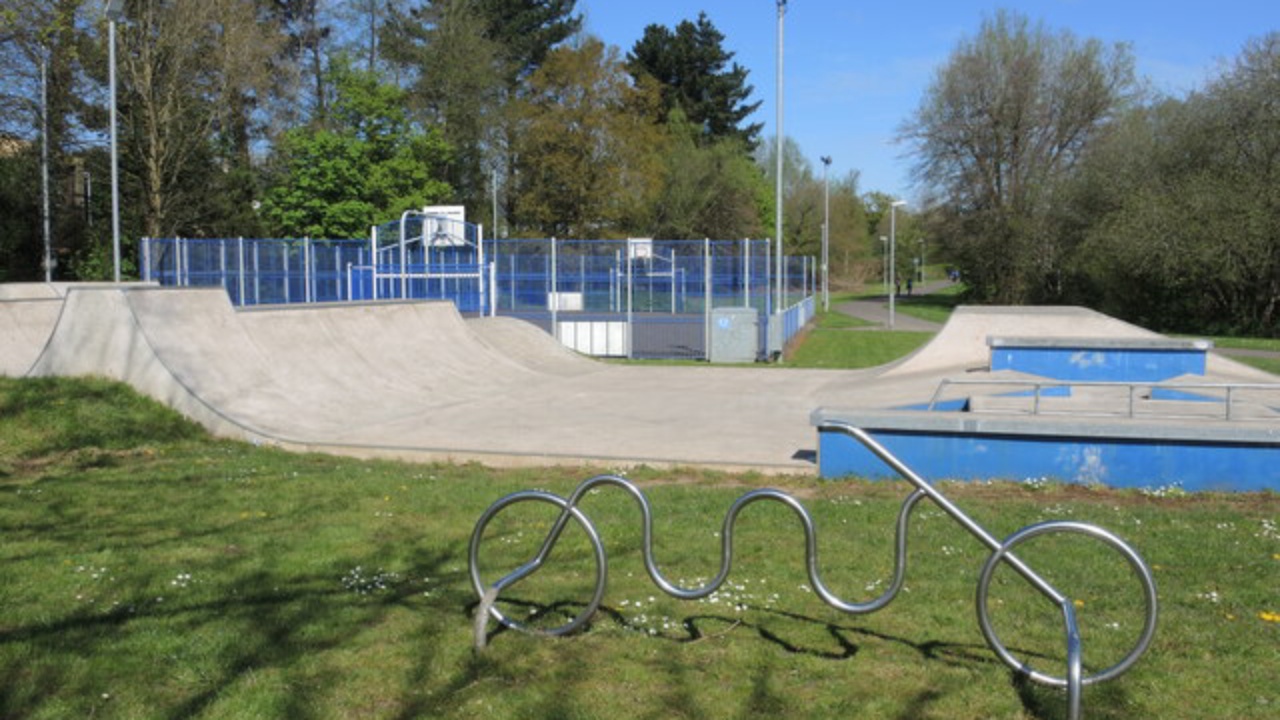Skatepark: Metal wheels for the skate park