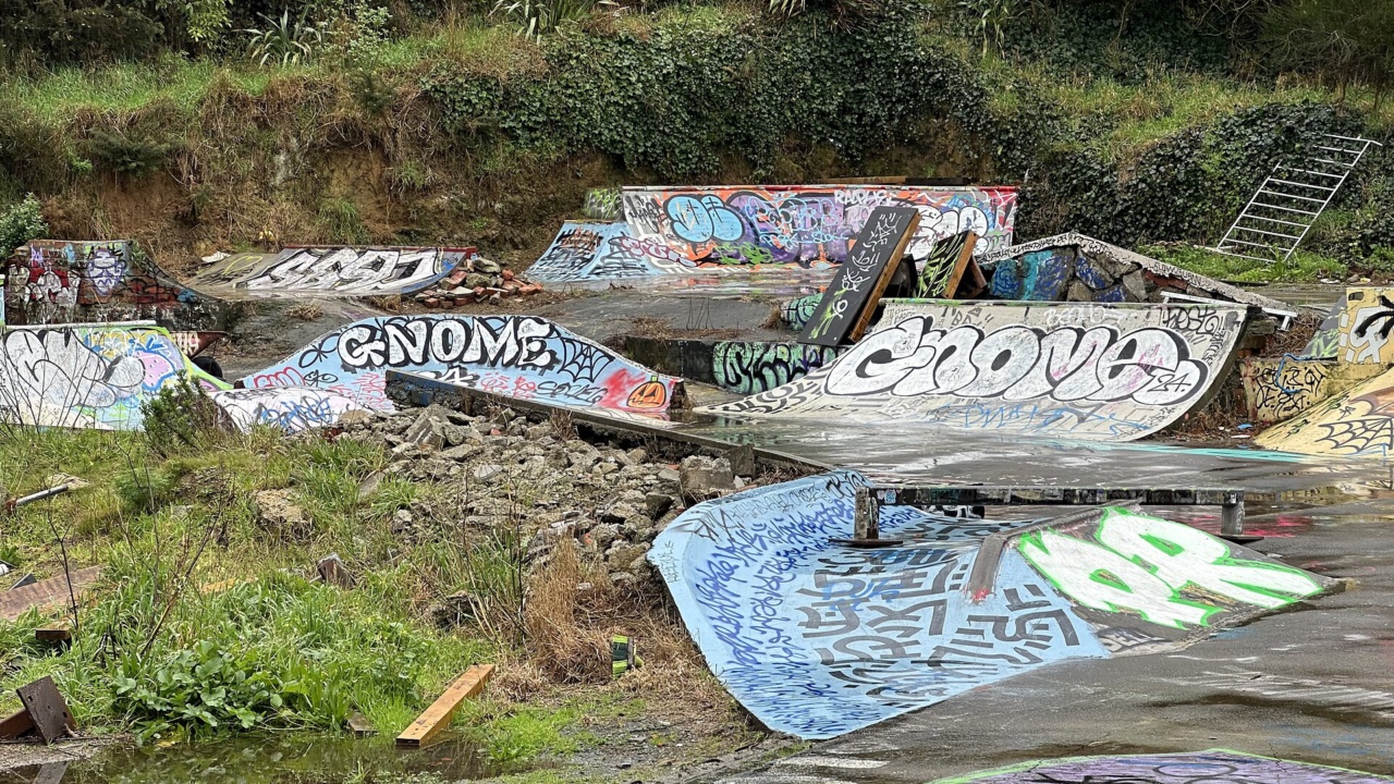 Skatepark 4: Hospital DIY skate park 02