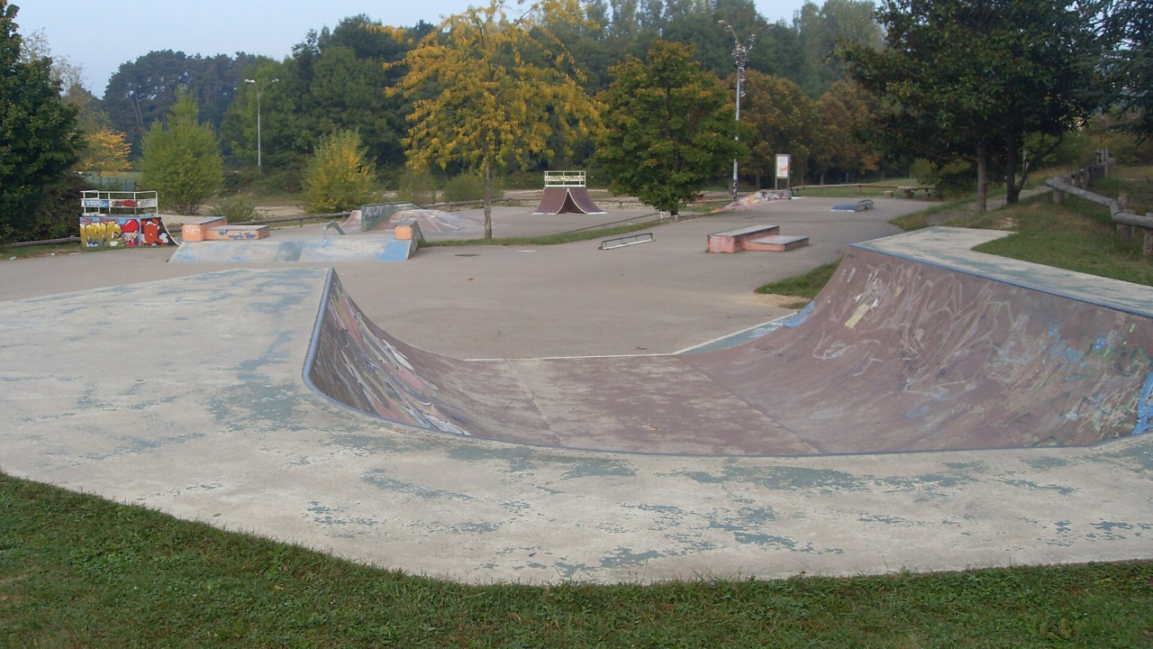 Ensemble Sportif Perredières: Skate Park de Villefontaine