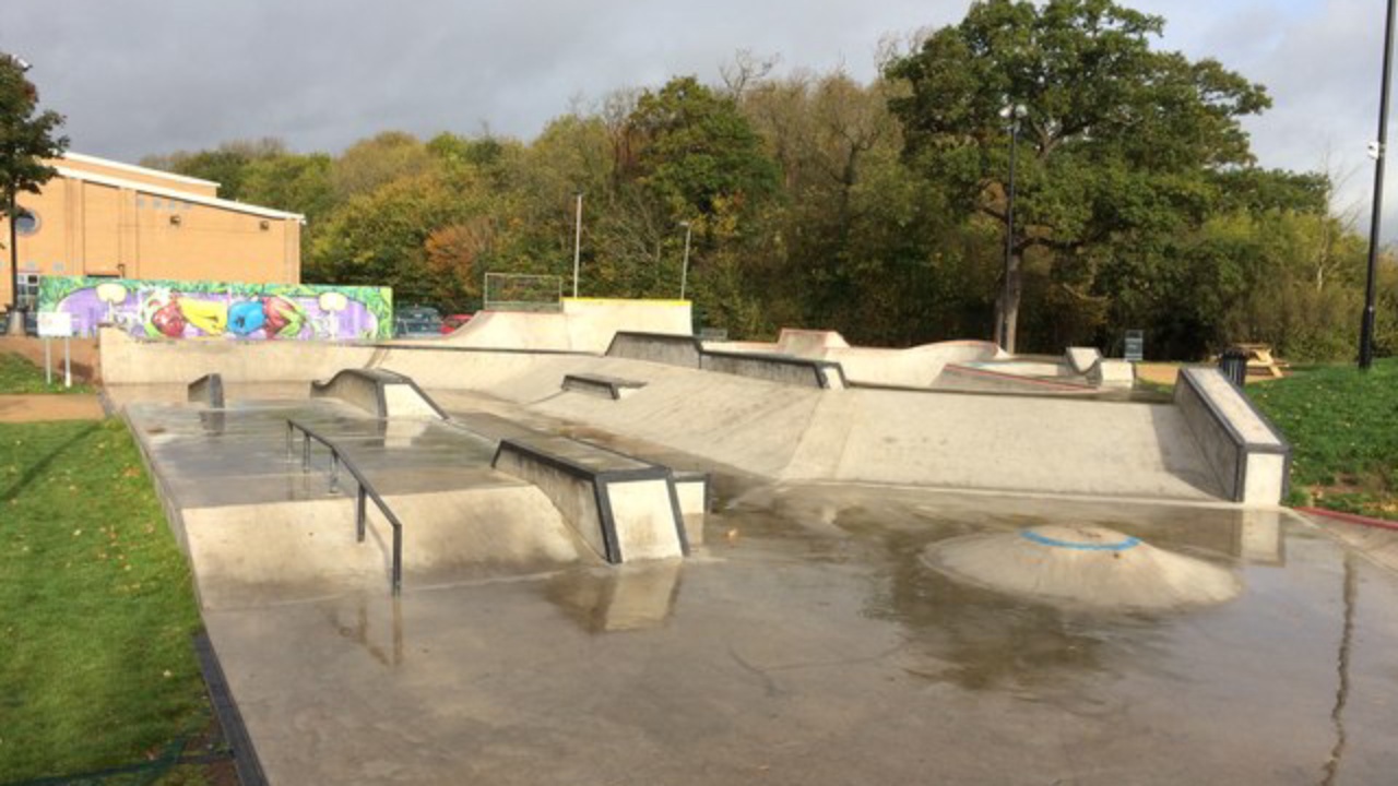 Bradley Stoke Skatepark: Skateboard Park