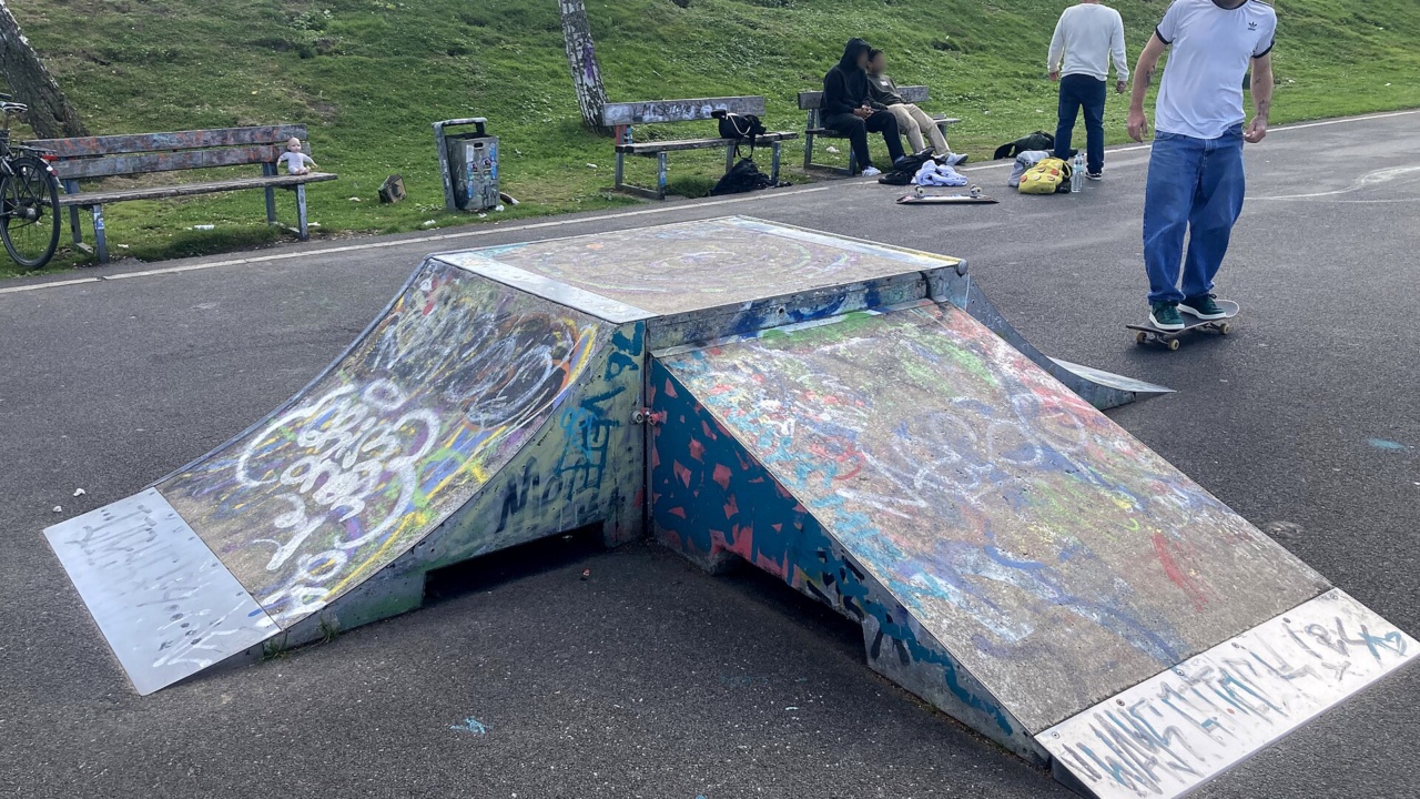 Skateranlage: Krefeld, Germany - Voltaplatz skatepark, box ramp