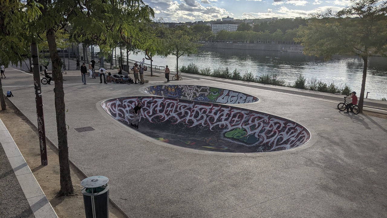 Skatepark Berges du Rhône: Lyon 7e - Bowl de la Guillotière (sept 2022)