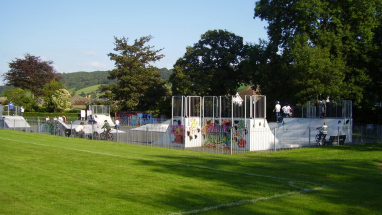 Skatepark: Manstone Skate Park - geograph.org.uk - 1492080