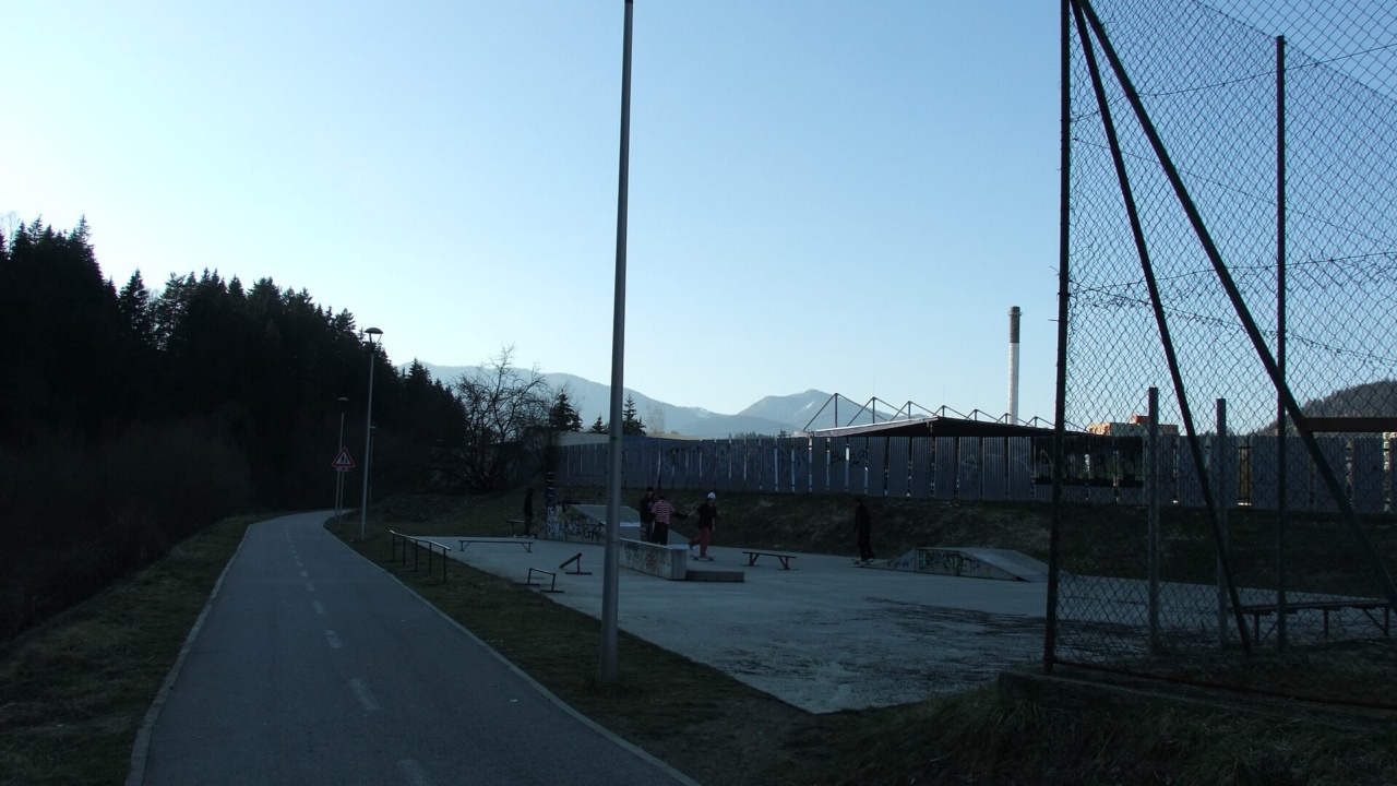 Dolný Kubín-Veľký Bysterec Skatepark: Skatepark in Dolný Kubín, Slovakia 01