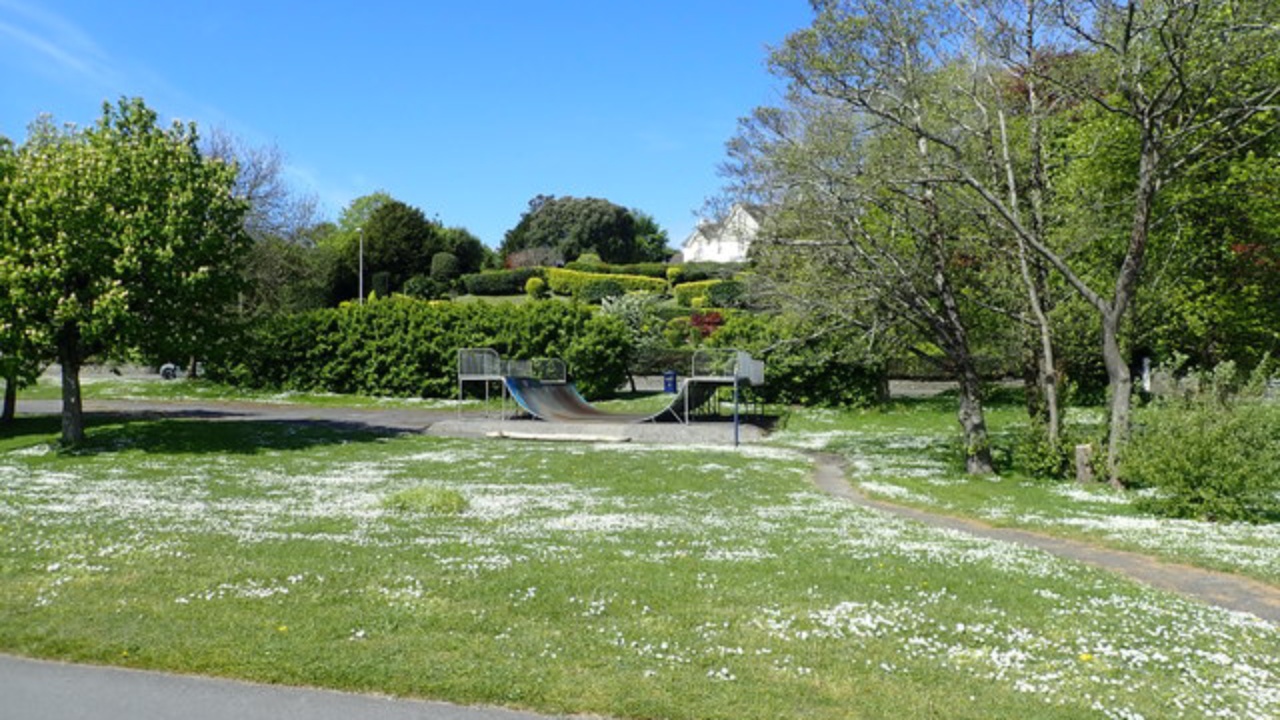 Mumbles Skate Park: Skateboard ramp at Black Pill