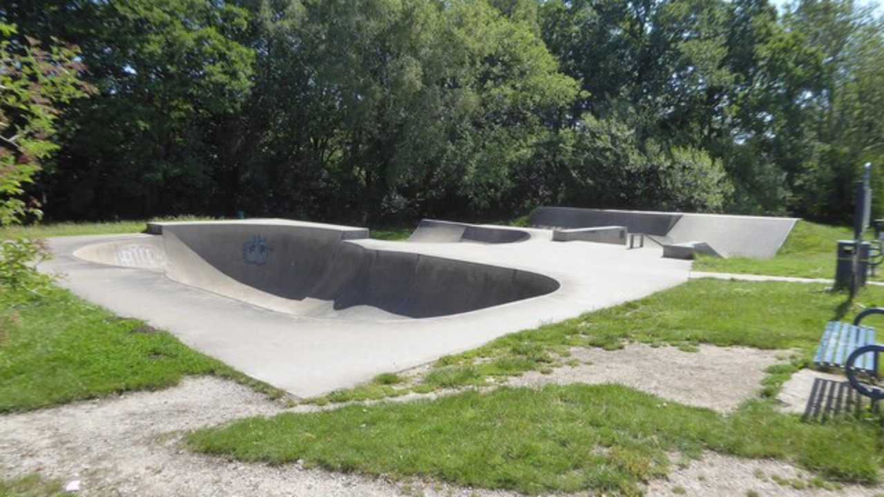 Whaley Bridge Skateboard and Cycle Park: Skatepark in Memorial Park