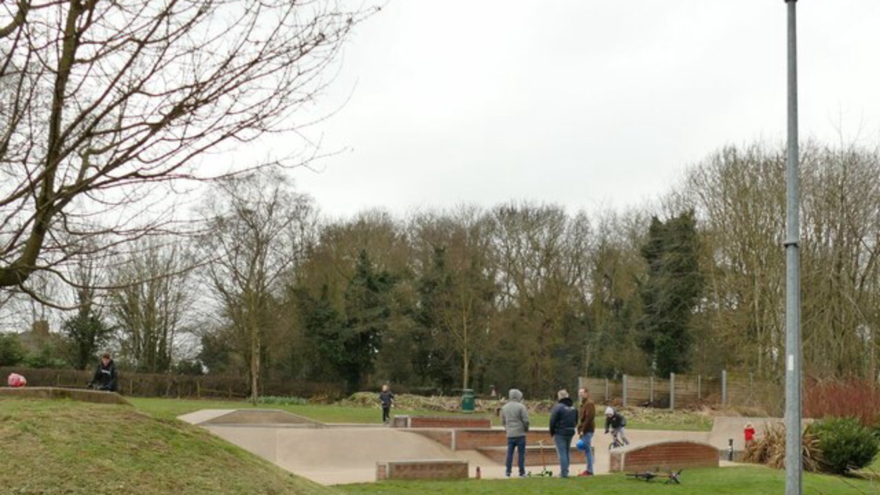 Skatepark: Beacon Park, Lichfield: skatepark