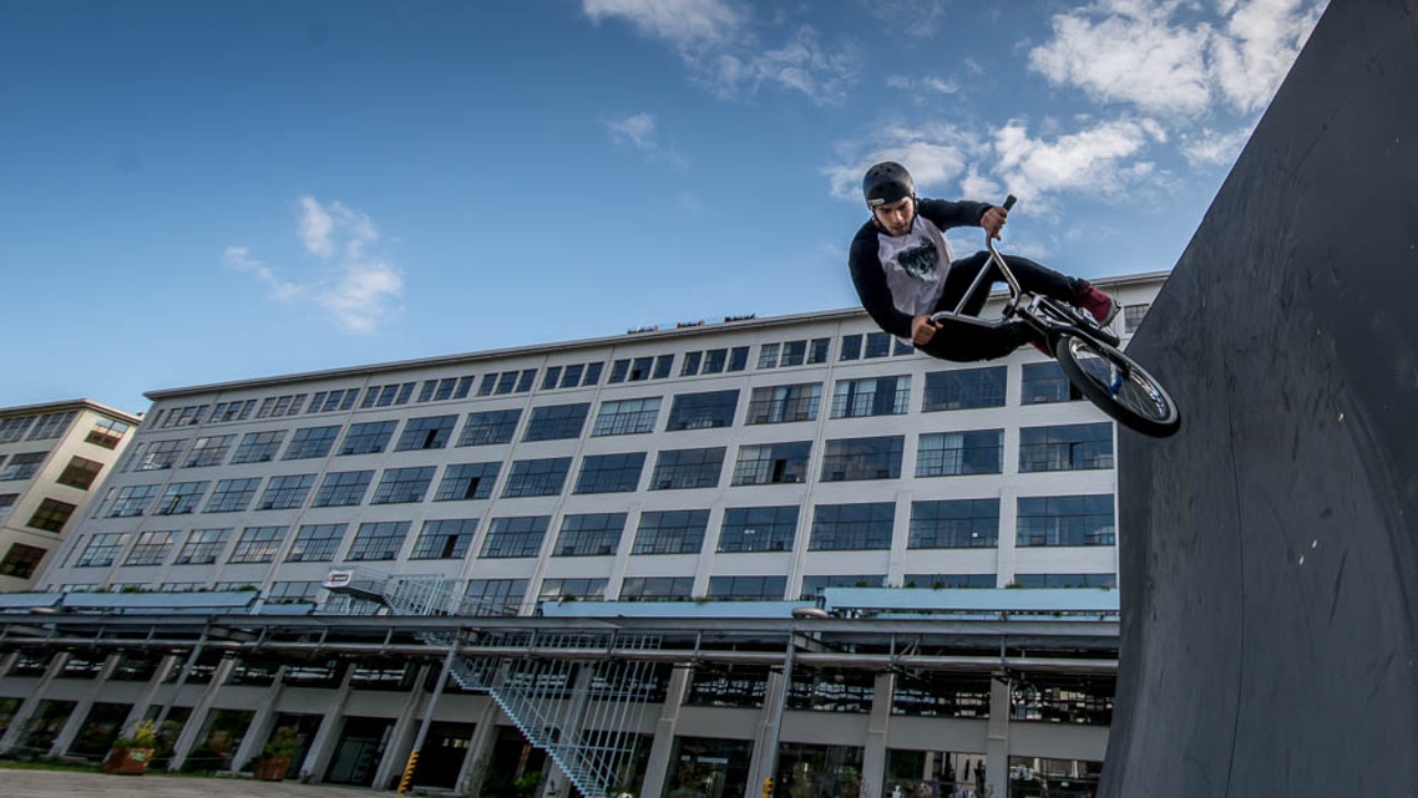 Area 51 Skatepark: Bmx'er op Strijp-S