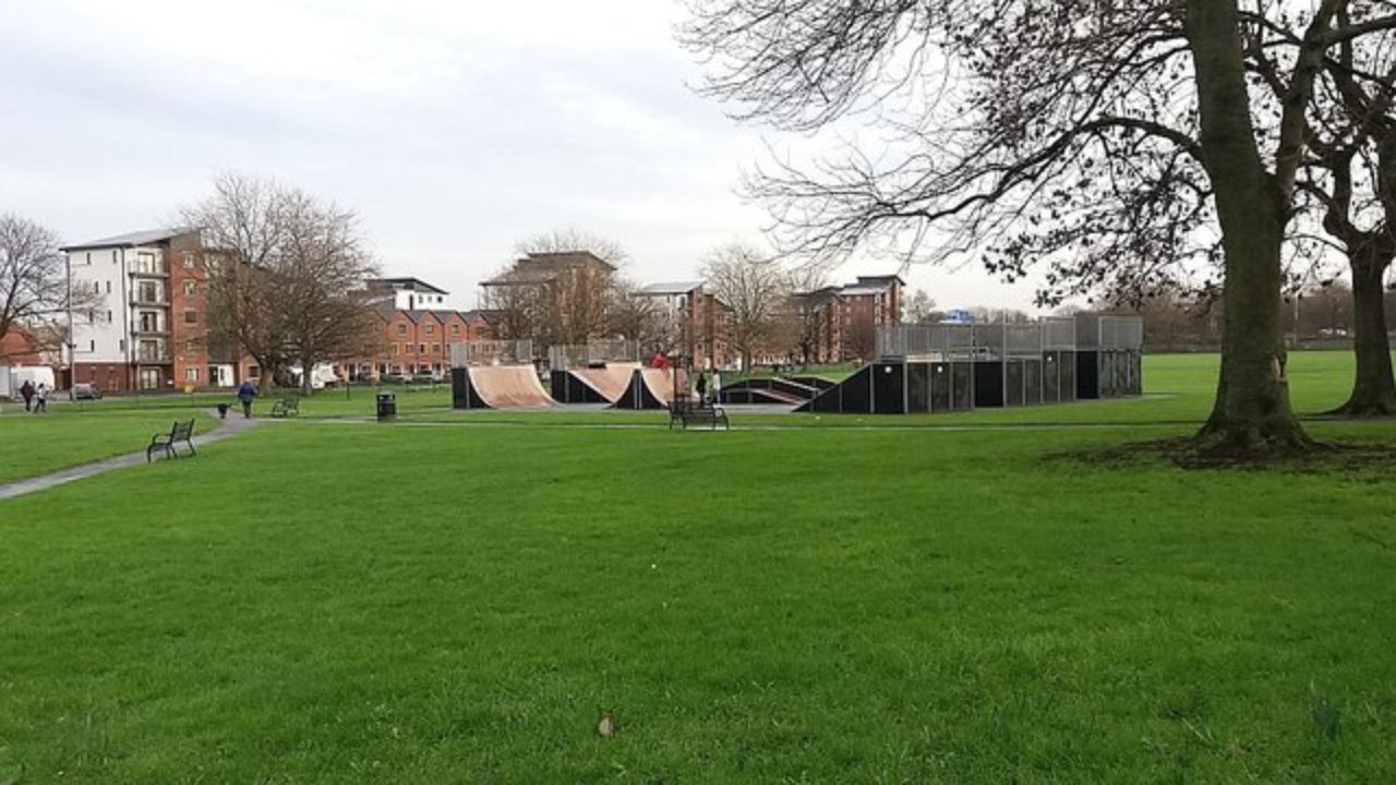 Skatepark: Skatepark, Holbeck Moor Park