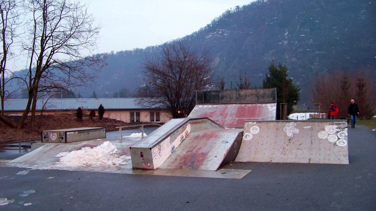 Na Drahách Skatepark: Skatepark Černošice a Hladká skála
