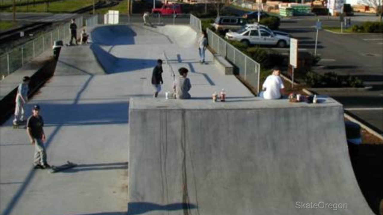 Skatepark: Scappoose concrete skatepark