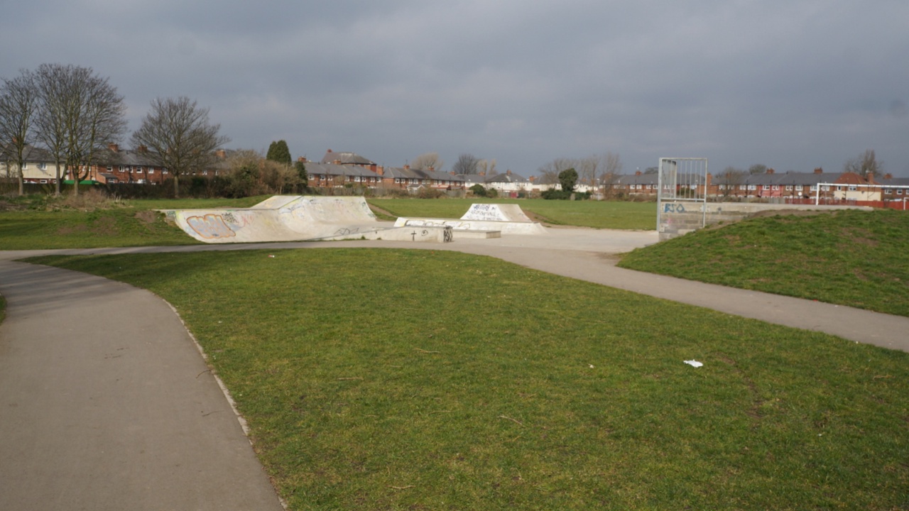 Skatepark: Skate park at George V playing fields, Hull - geograph.org.uk - 4405095
