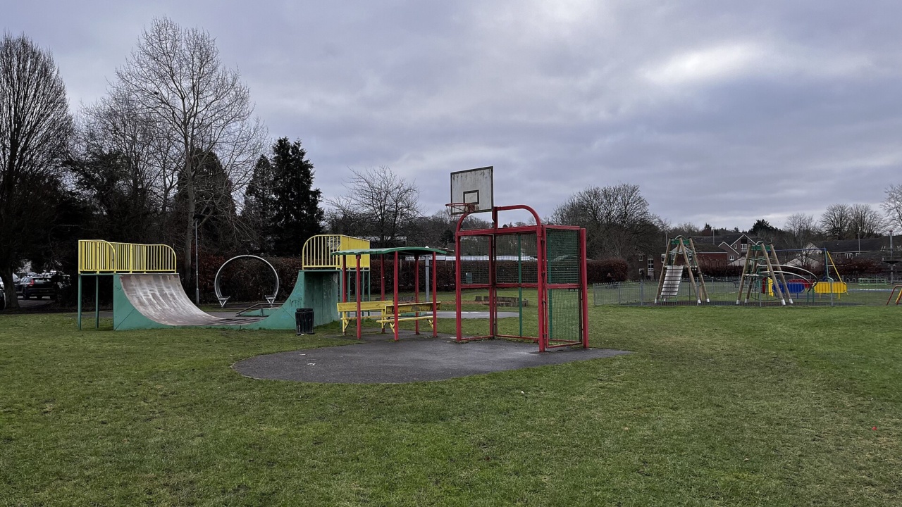 Chalfont St Peter Skatepark: Playground and skate park, Chalfont St Peter - geograph.org.uk - 7393818