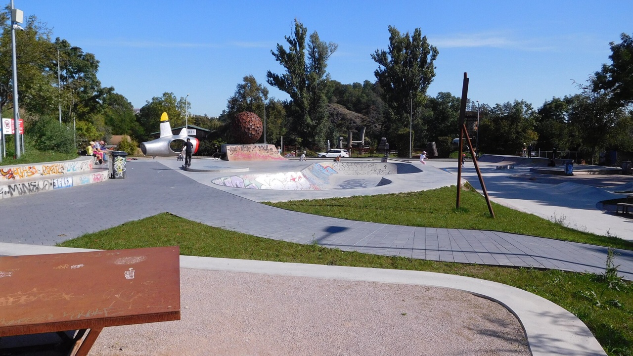 Skatepark: Praha Reporyje Telovychovna skatepark b