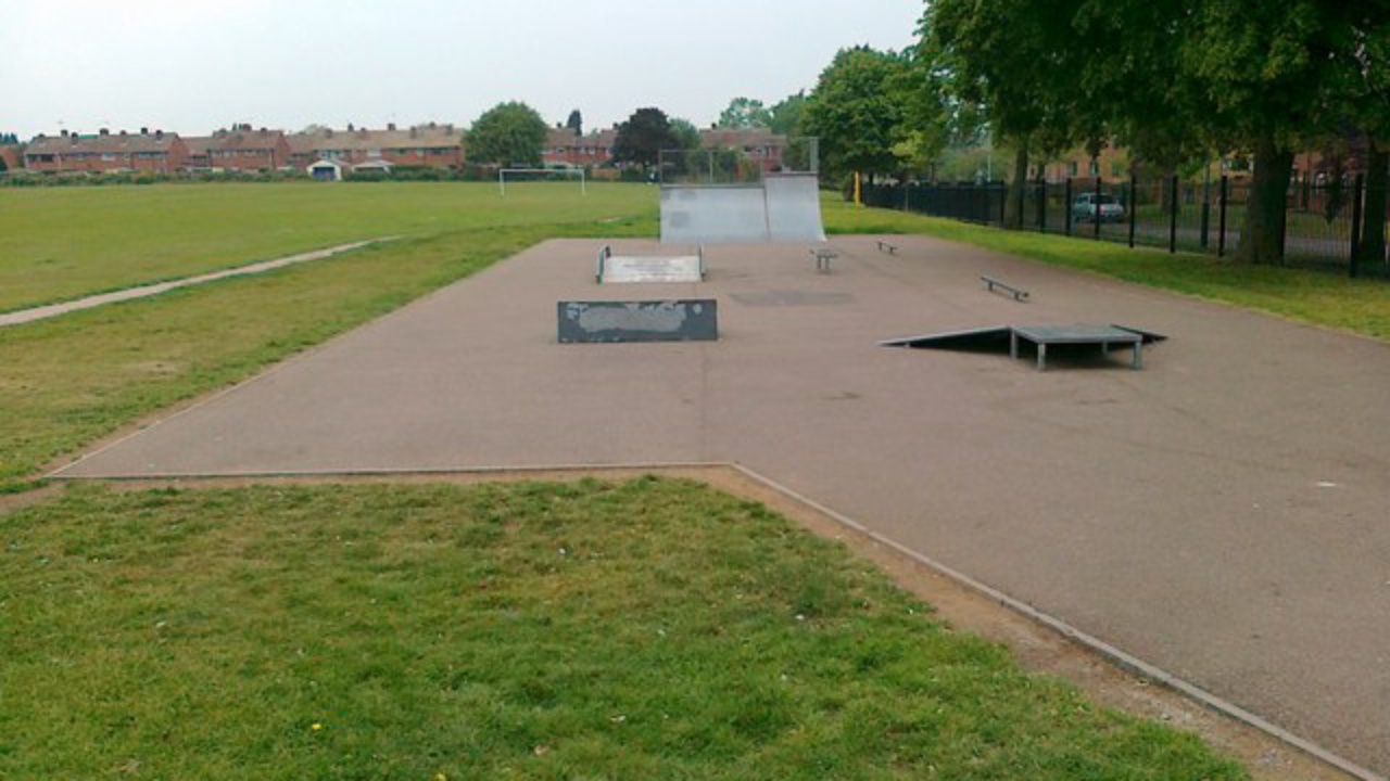 Hillmorton Skatepark: Skate park off Deerings Road, Hillmorton