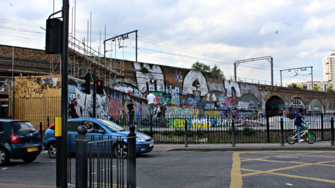 Mile End Skate Park: Skateboard park and street art
