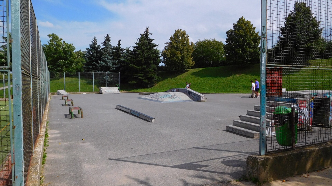 Lužiny Skatepark: Praha Stodulky Mohylova skatepark