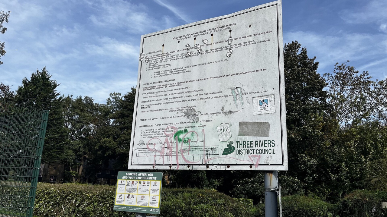 Skatepark: Skatepark sign, Scotsbridge Playing Fields - geograph.org.uk - 7620802