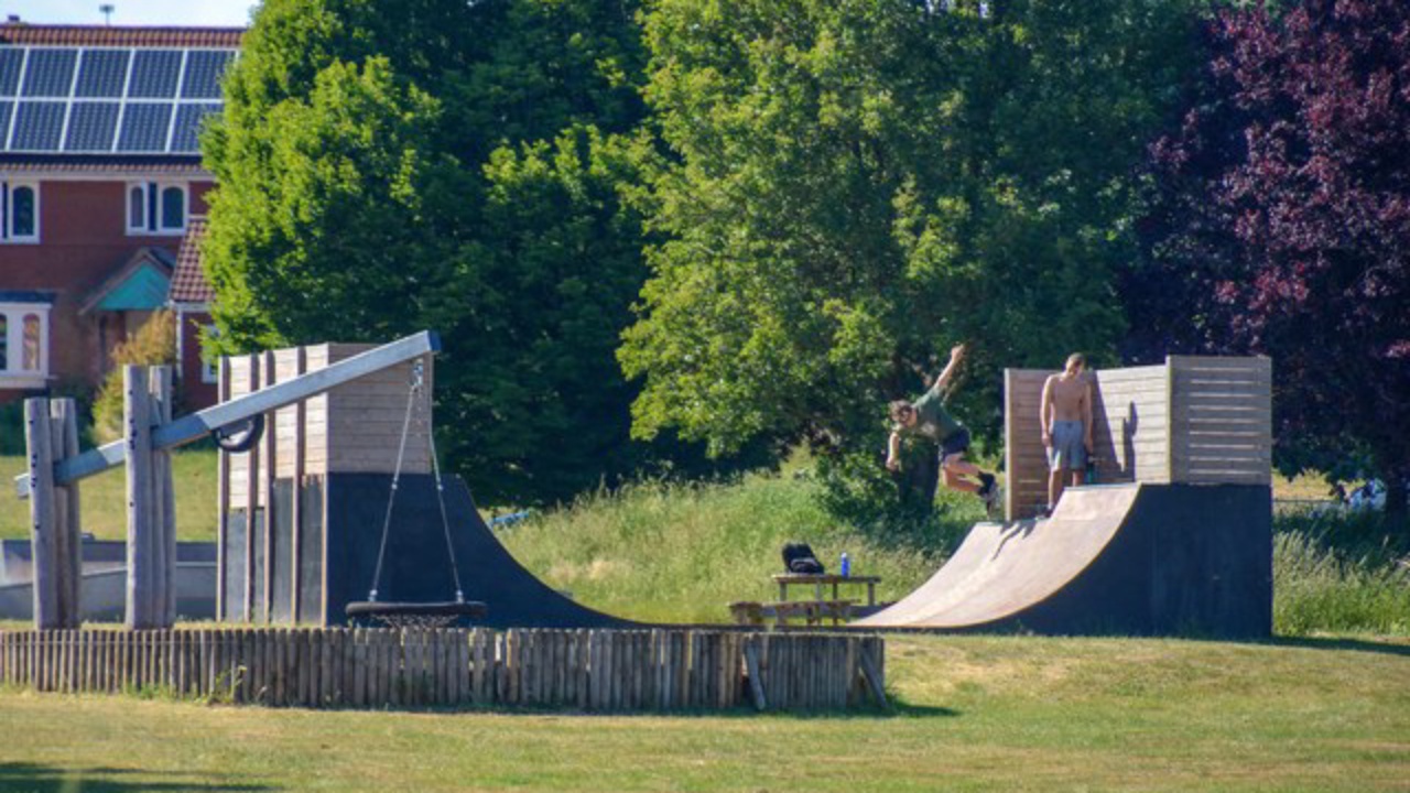 Skatepark: Portishead : Merlin Park Skatepark