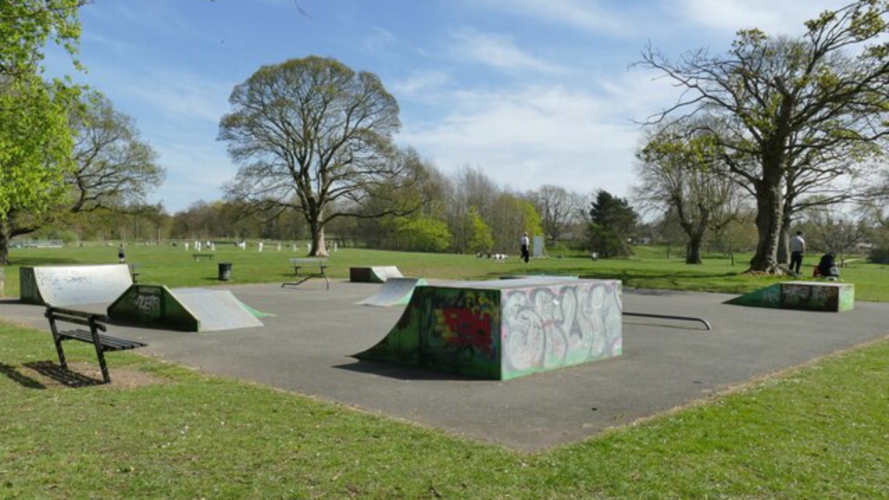 Skatepark: Skate park in Nunroyd Park