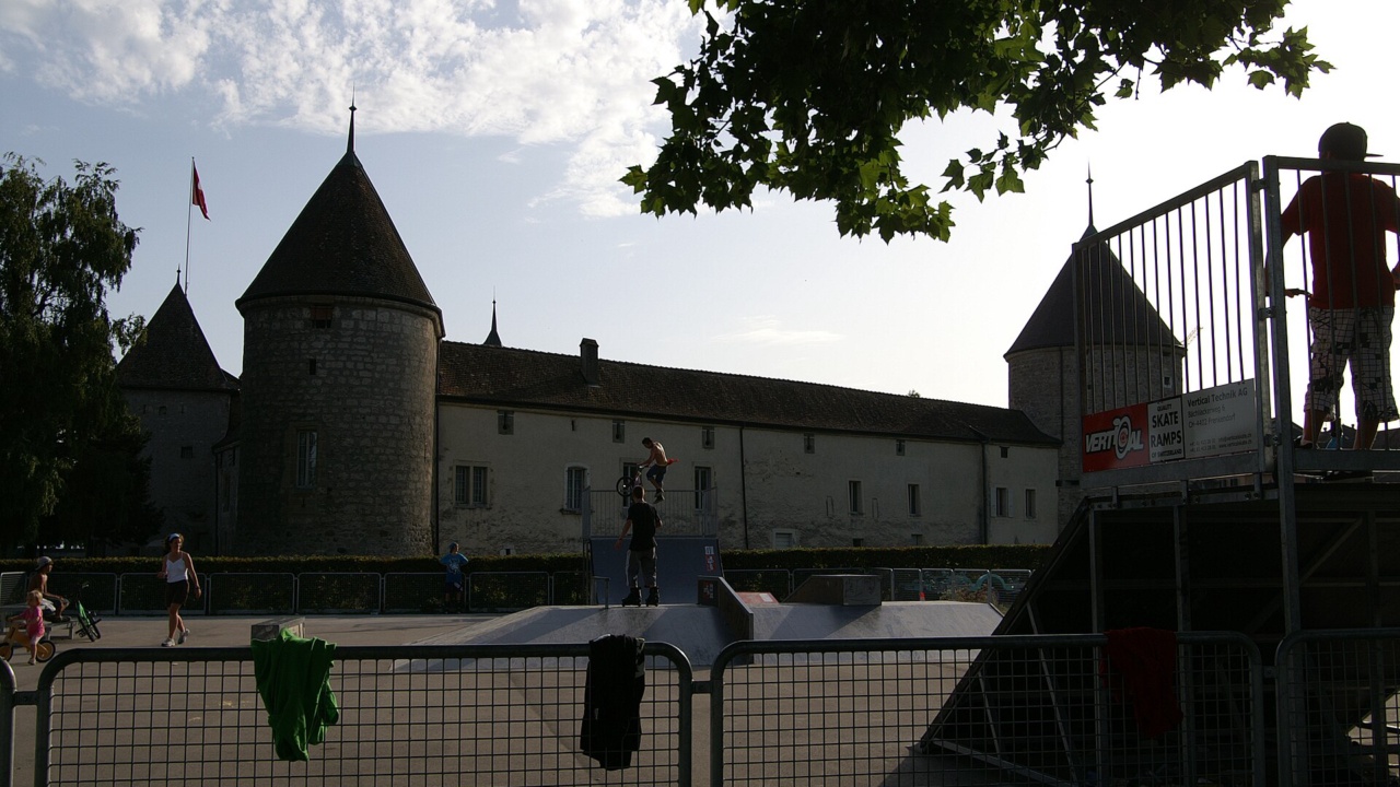 Skatepark: Rolle - Château et skatepark