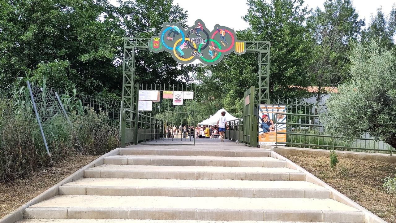 Skatepark: Thuir skatepark entrée