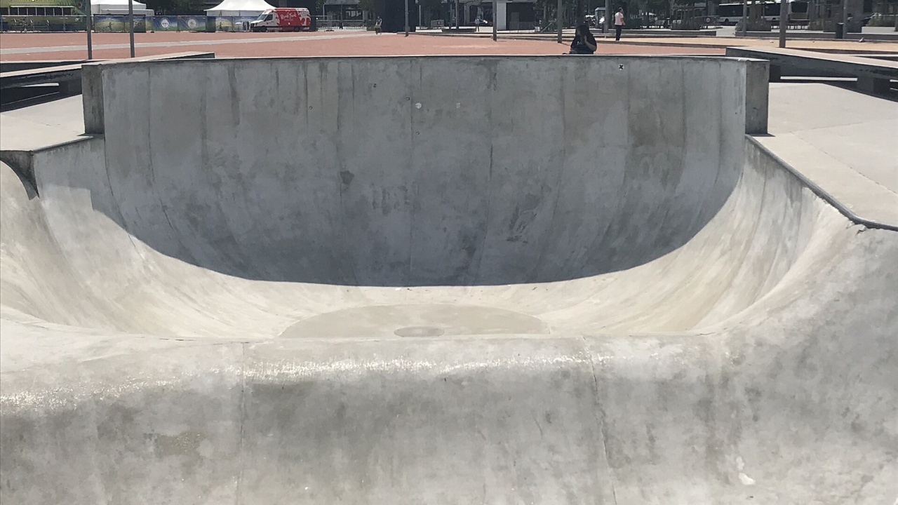Skatepark de Plainpalais: Méga du bowl du skatepark de Plainpalais 2019-03-06 (1)