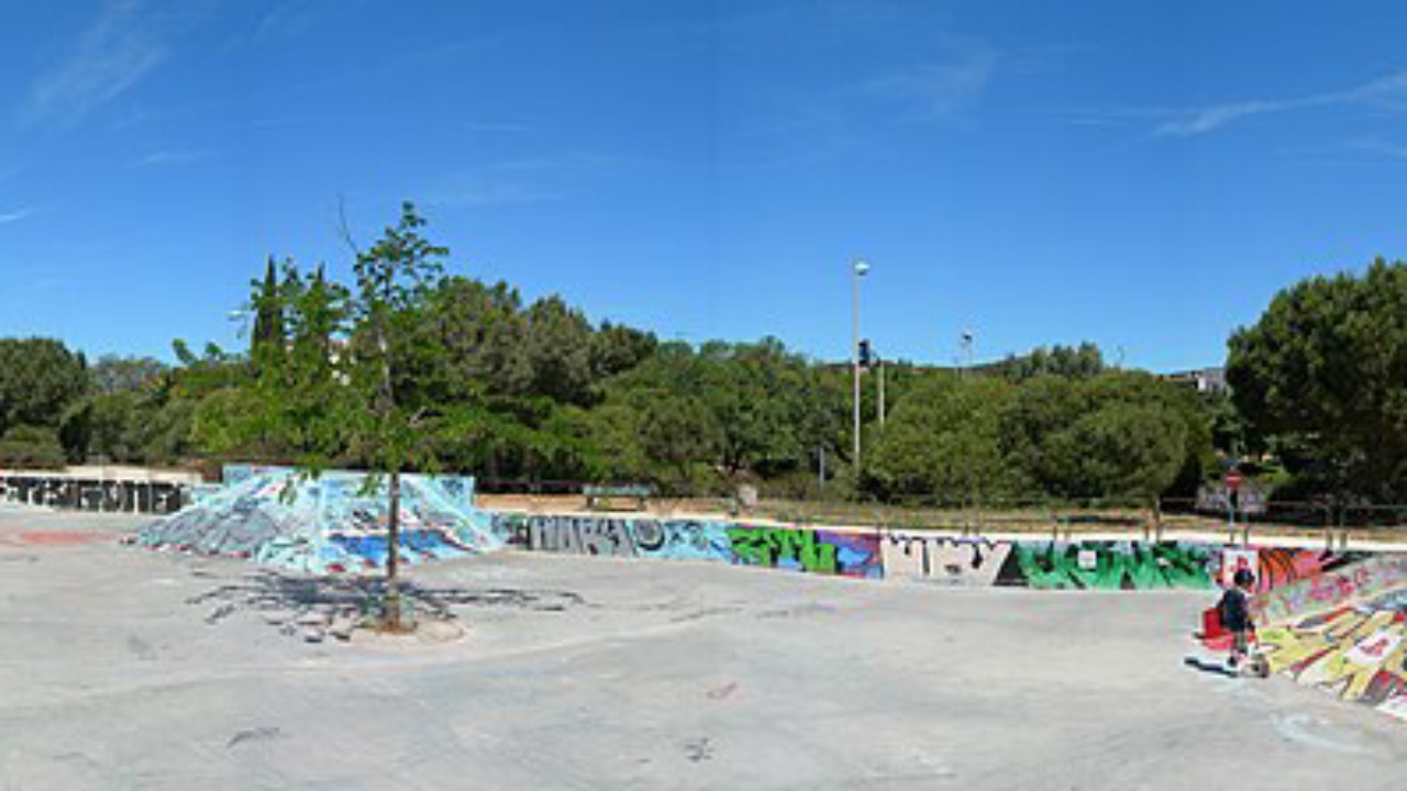 Skatepark: Skatepark Hyeres France - panoramio