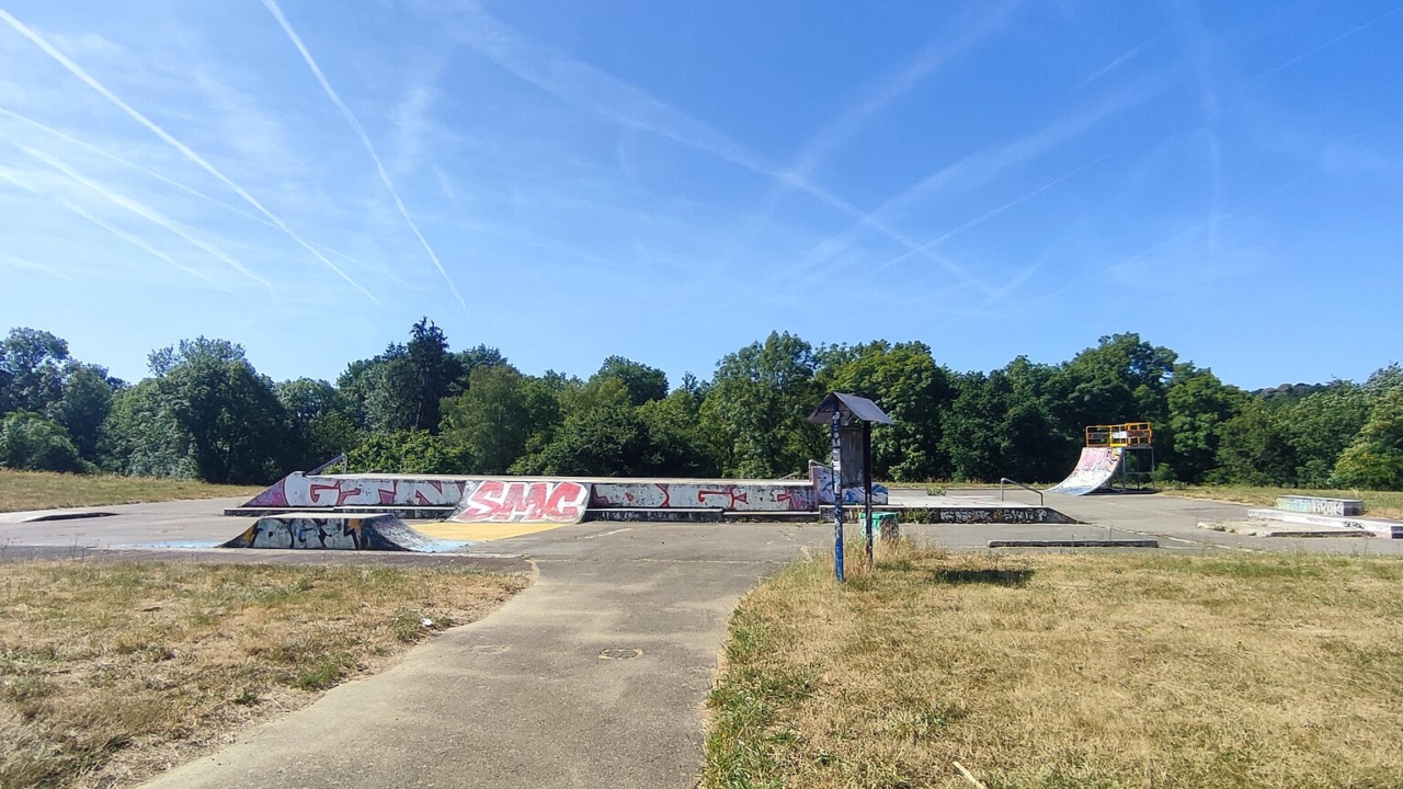 Skate Park du Bas Fargeas: Skatepark municipal de Limoges au Bas Fargeas (Lennon), rue de Feytiat.