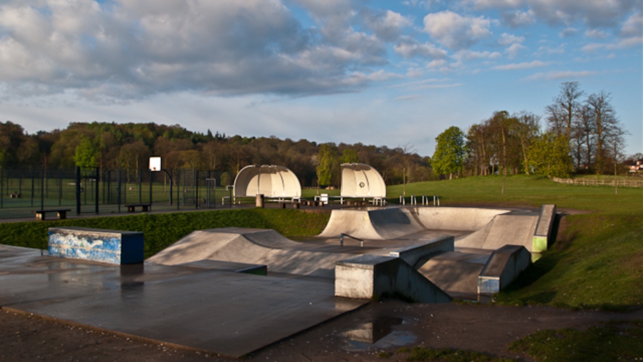 Skatepark: Skate park, Priory Park